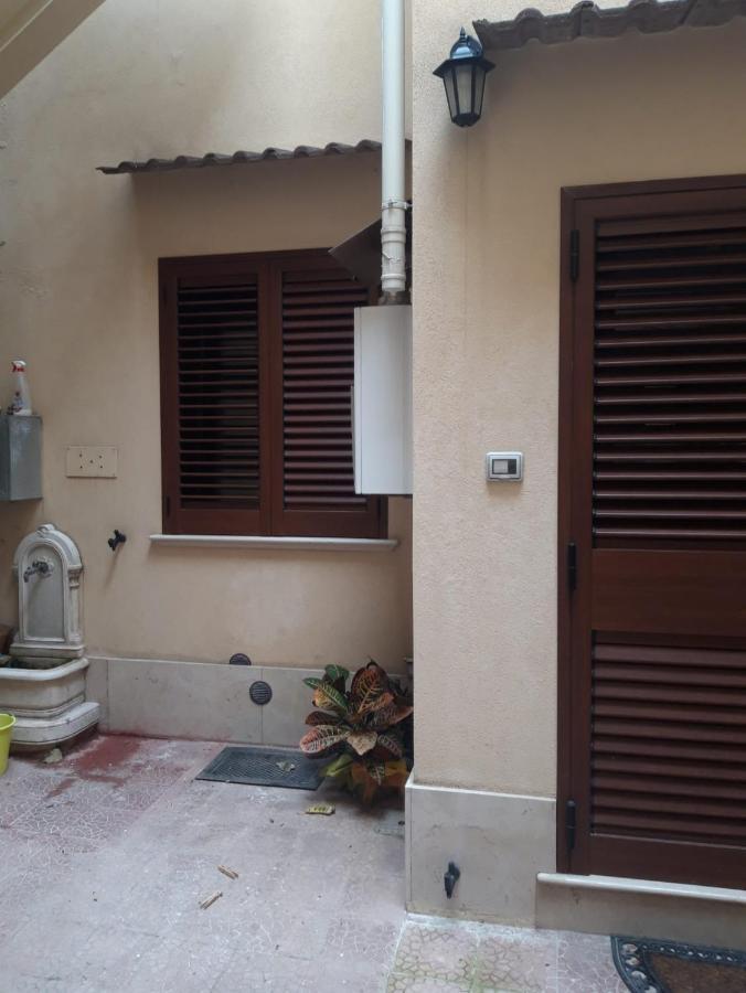 Casa Ale Bed & Breakfast Brindisi Exterior photo